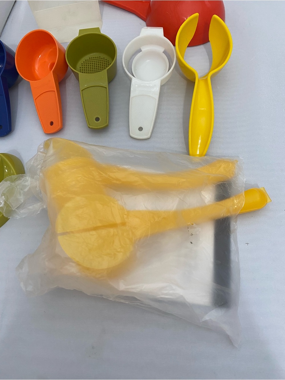 Colorful Tupperware Kitchen Gadgets - Picture 10 of 10